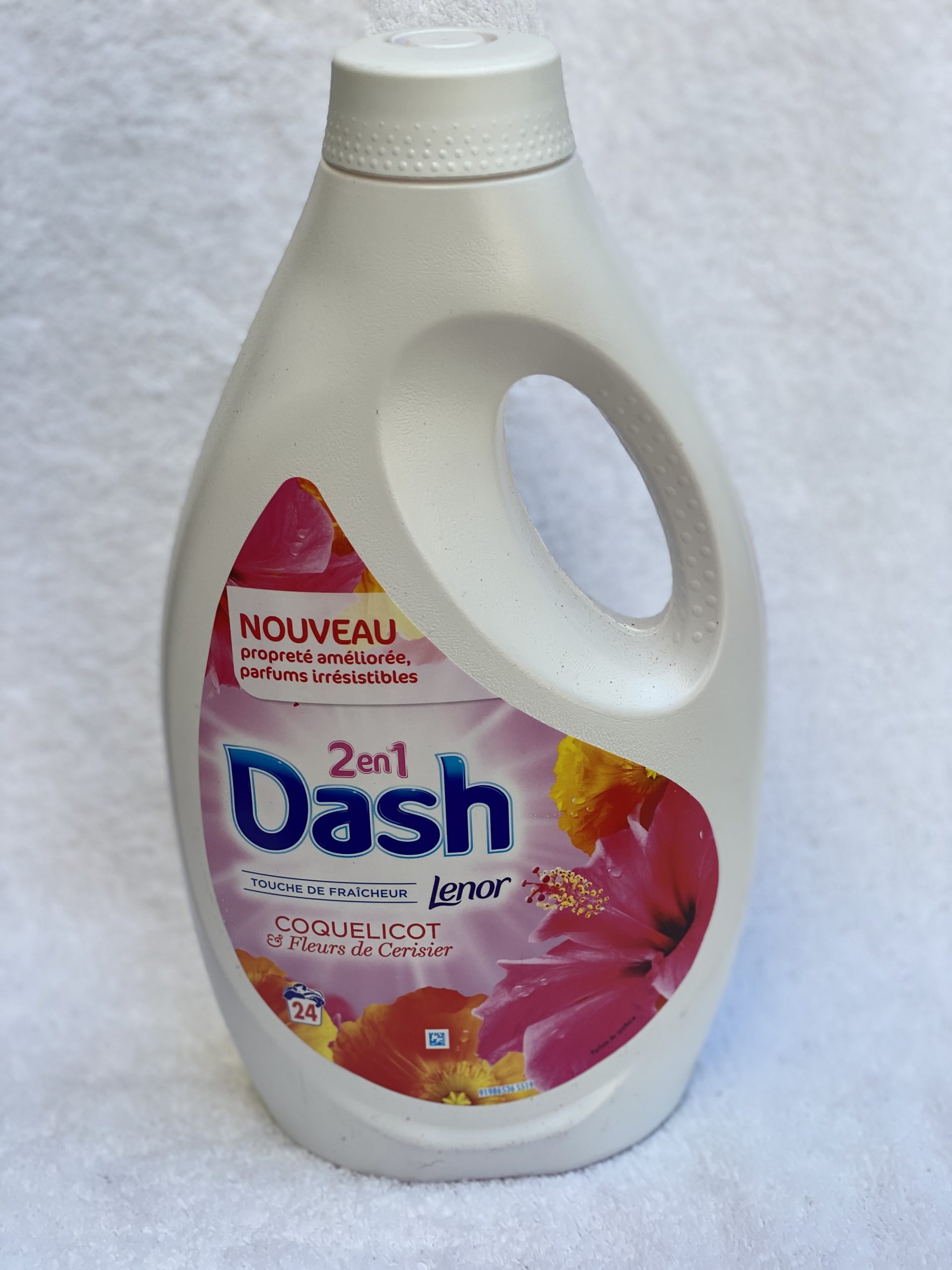 Dash 2 en 1 Touche de Fraîcheur Coquelicot & Fleurs de Cerisier - Lenor -  1495 ml (23 lavages)